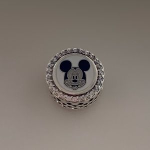 Pandora : Mickey Mouse D23 expo exclusive charm 💙